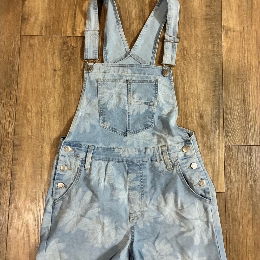 No Boundaries Light Blue Floral Jean Shorts